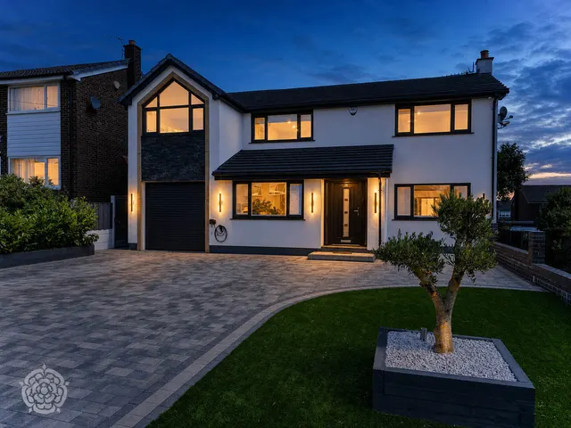 Freckleton Drive, BURY, Bury, BL8 2JA, photo 1