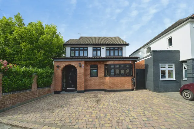 Cranbrook Drive, Romford, RM2, photo 1