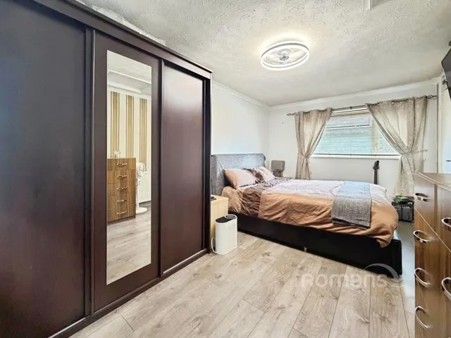 Highview Crescent, Camberley, GU15, photo 3