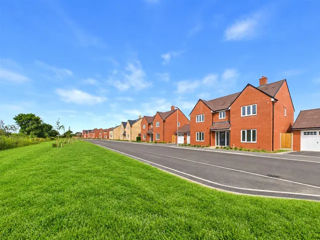 Weeley Road, Great Bentley, CO7, photo 1