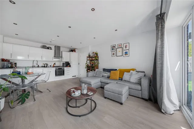 Connaught Road, Brookwood, GU24, photo 3