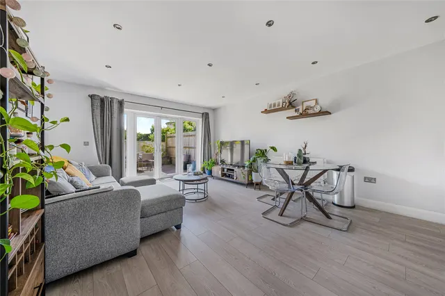 Connaught Road, Brookwood, GU24, photo 2