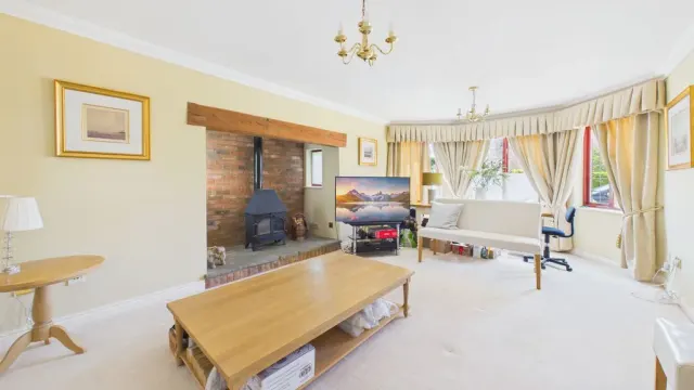 Photo 3 — Snaith Crescent, Loughton, Milton Keynes, Buckinghamshire, MK5 8HQ