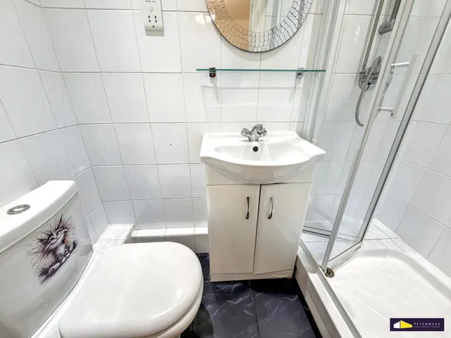 High Street, Edgware, HA8, photo 3