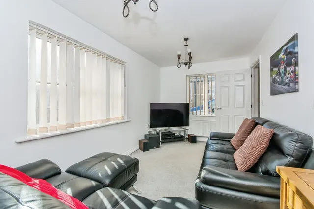 Photo 3 — Belle Vue Close, Holbeach, Spalding