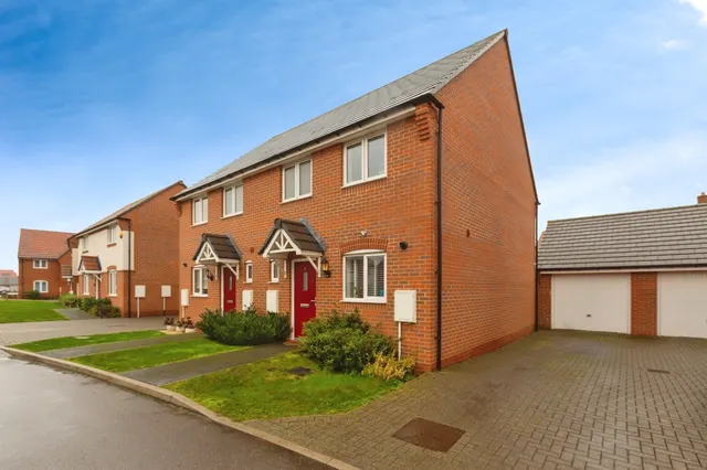 Restharrow Road, Broughton, Aylesbury, photo 1