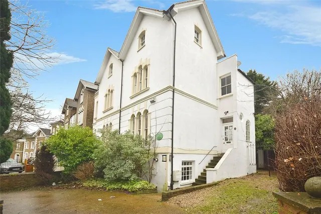The Waldrons, Croydon, CR0, photo 1