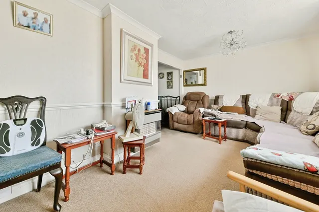 Photo 2 — Webb Rise, STEVENAGE, Hertfordshire, SG1