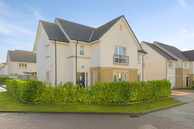Photo 3 — Calderstone Drive, Cumbernauld, G68 0GQ