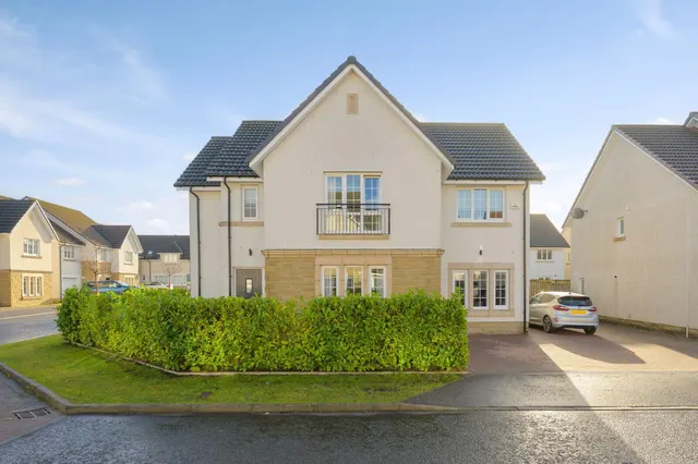 Photo 2 — Calderstone Drive, Cumbernauld, G68 0GQ