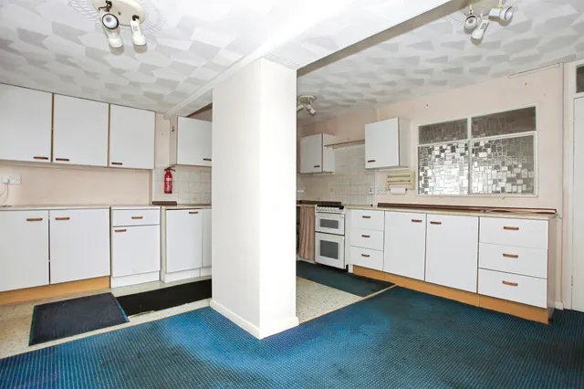 Lawson Avenue, Peterborough, PE2, photo 2