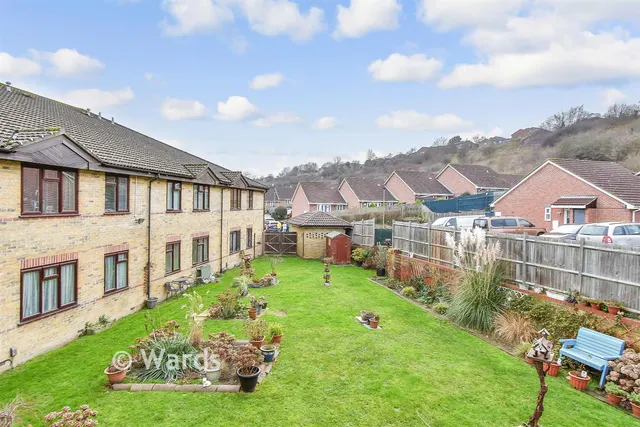 Dove Close, Walderslade, ME5, photo 1
