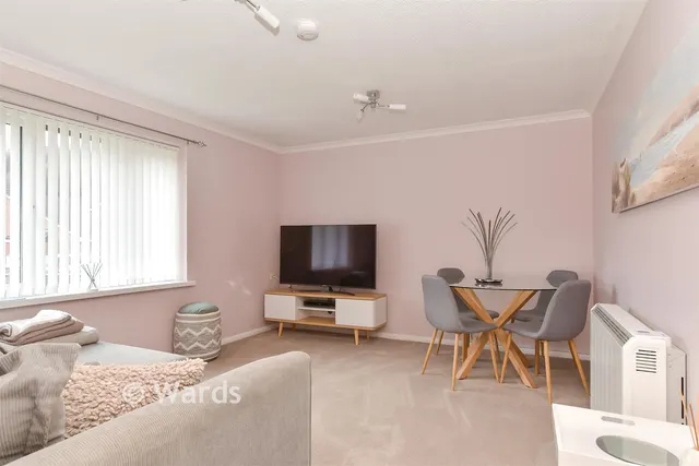 Dove Close, Walderslade, ME5, photo 3