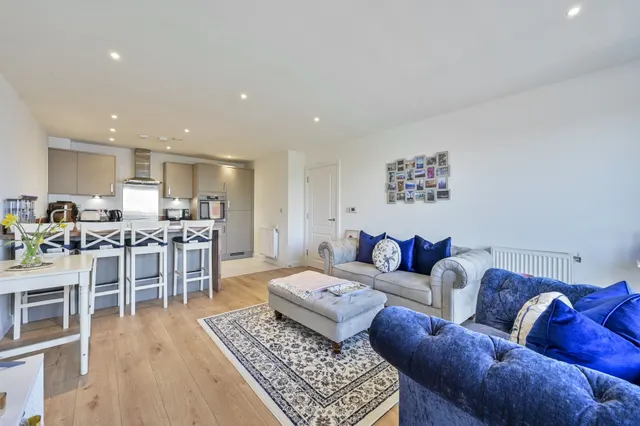 Photo 2 — Flat 15, 328 Kingston Road, London