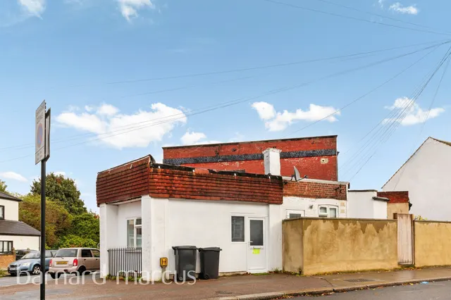 Woodmansterne Road, London, photo 1
