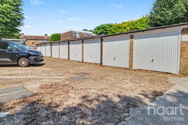 Benhill Wood Road, Sutton, SM1, photo 3