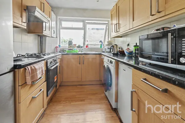 Benhill Wood Road, Sutton, SM1, photo 2