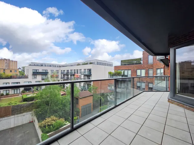 West Heath Place, London, NW11, photo 1