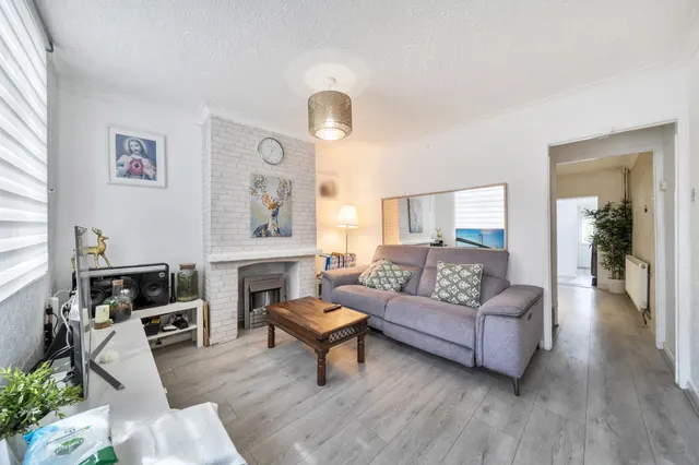 Photo 2 — 44 Sumner Road, Croydon