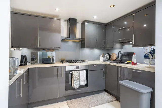 Photo 3 — 44 Sumner Road, Croydon