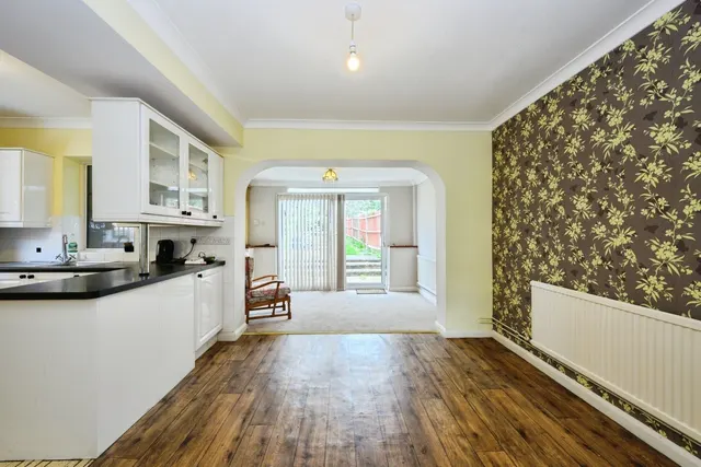 Lodge Road, Fetcham, KT22, photo 3