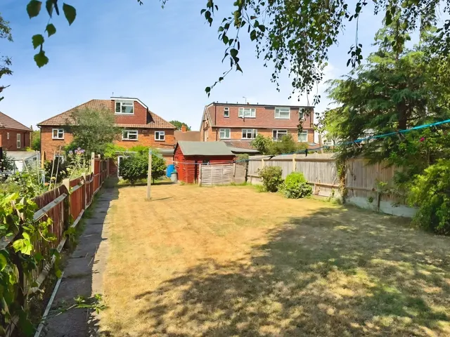 Lodge Road, Fetcham, KT22, photo 2