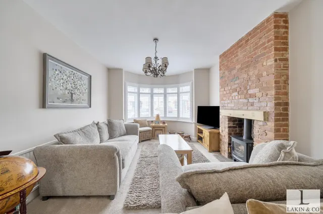 Photo 2 — Granville Road, Hillingdon, UB10 9AG