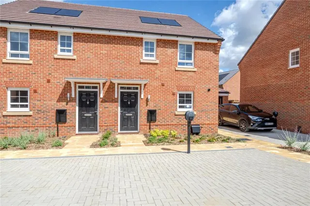 3 bedroom house, Bugle Grove, Finchampstead, RG40