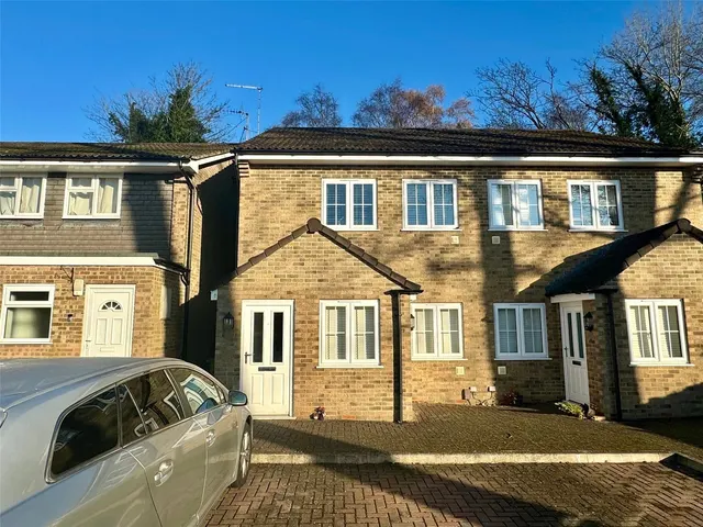 Sullivan Close, Farnborough, Hampshire, GU14 7UH, photo 1