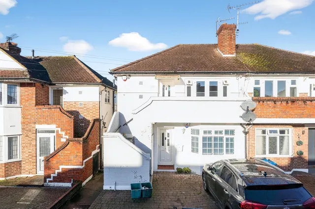 Lynmouth Avenue, Morden, photo 1