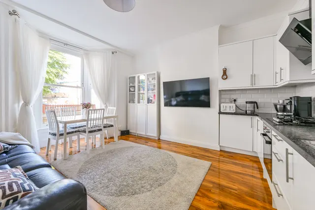 3a Fernhead Road, London, photo 1