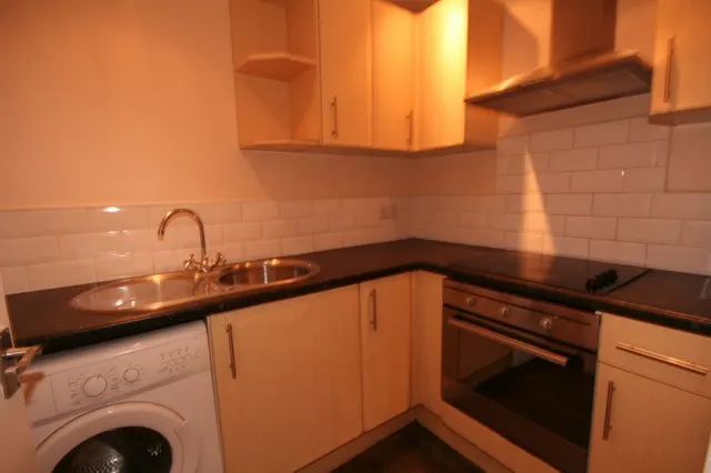 Photo 2 — GOVANHILL - Allison Street