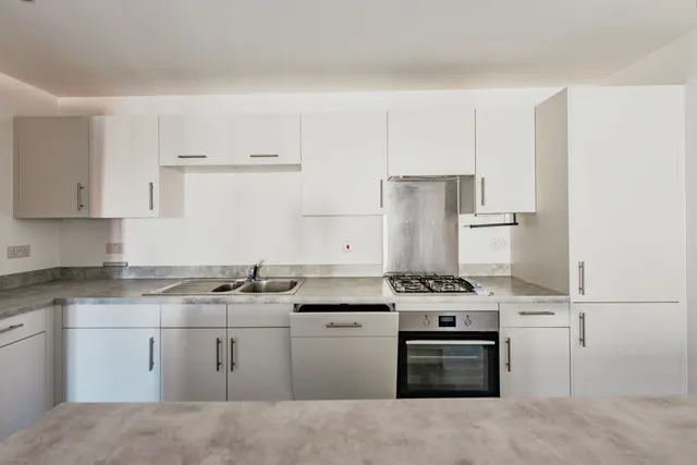 Eames Way, Crawley, RH10, photo 3