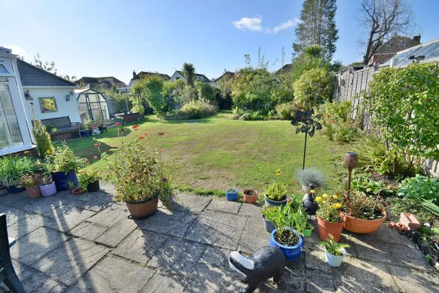 Oak Close, BH22, photo 2