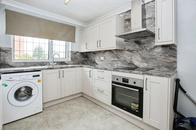 Mappleton Drive, Mansfield, NG18, photo 2