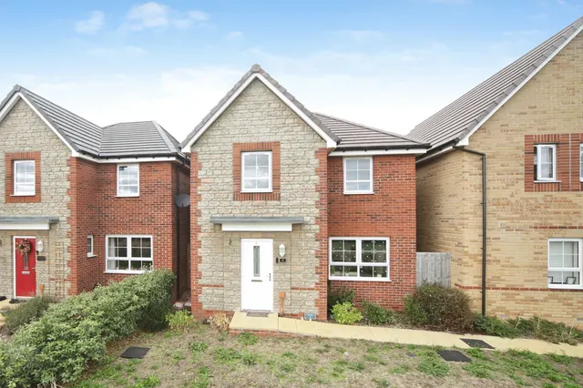Lydian Walk, North Petherton, TA6, photo 1