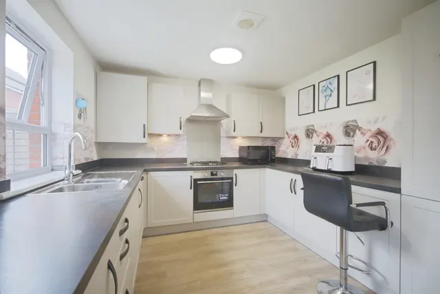 Lydian Walk, North Petherton, TA6, photo 3
