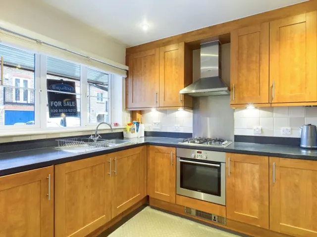 Photo 3 — Baker Crescent, Dartford, DA1