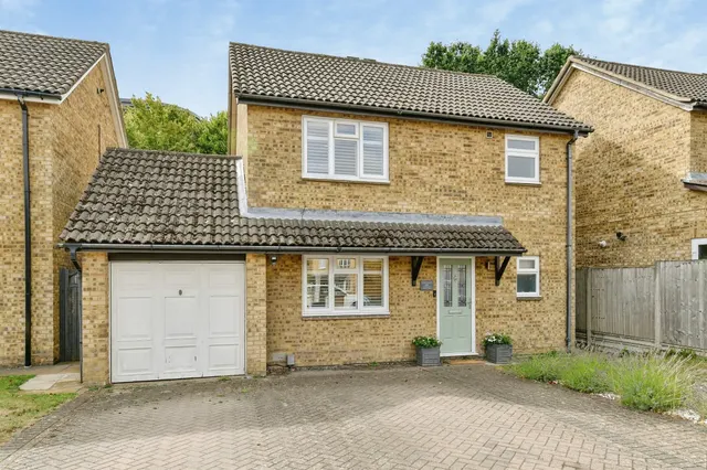Petworth Close, Stevenage, photo 1
