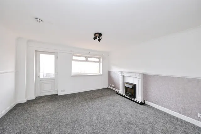 Photo 3 — Strauss Crescent, Maltby, Rotherham