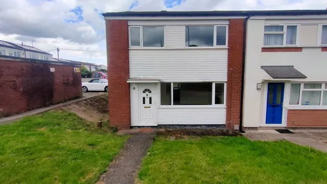 Chester Road, Wrexham, LL12, photo 1