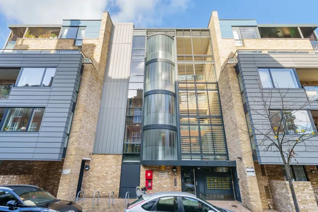 Boundary Lane, London, photo 1