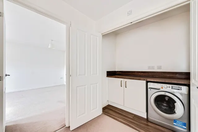 Staldon Court, Swindon, SN1, photo 3