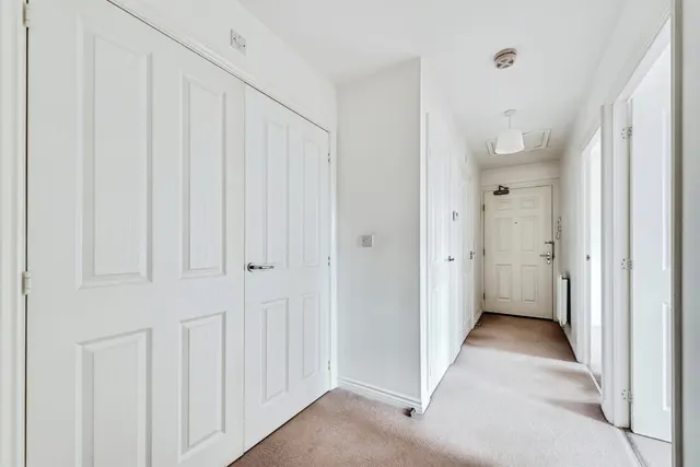 Staldon Court, Swindon, SN1, photo 2