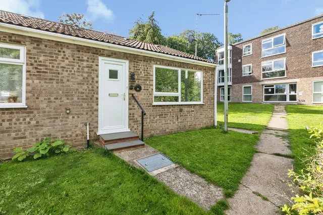 1 bedroom house — Dell Road, Lowestoft