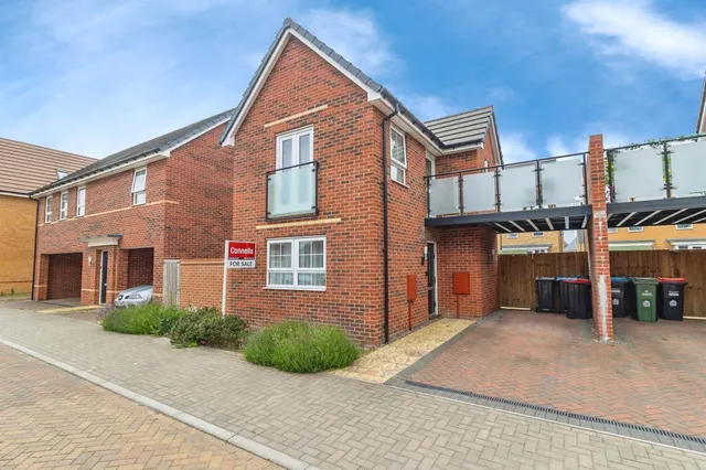Lithgows Avenue, Brooklands, Milton Keynes, photo 1