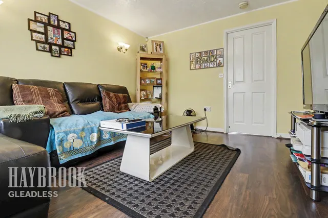 Darnley Drive, Sheffield, photo 2