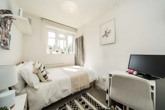 Gravenel Gardens, SW17, photo 3