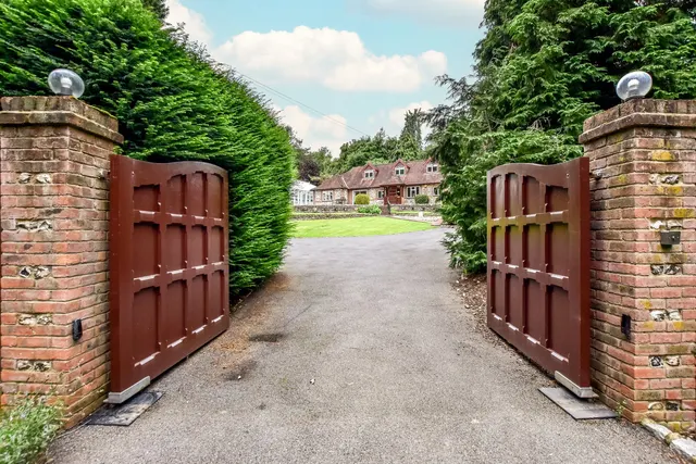 Photo 2 — Rucklers Lane, Kings Langley, WD4 9NQ