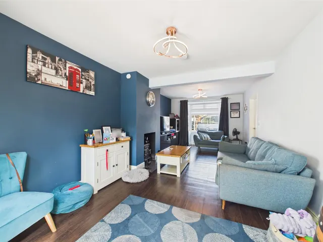 Photo 3 — Berkeley Road, Uxbridge, UB10 9DY